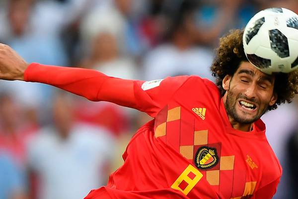 Marouane Fellaini signs new Manchester United contract