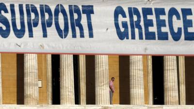 Greece in crunch meeting as fears of default grow