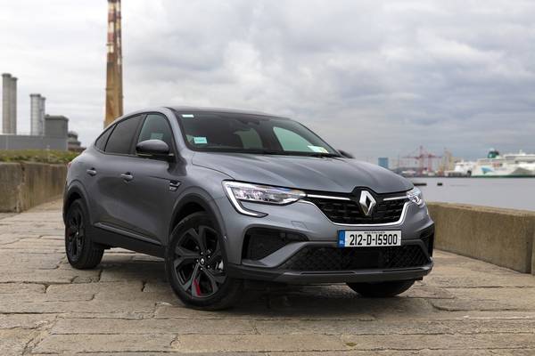 Renault Arkana: Mid-sized family crossover drives softly and subtly