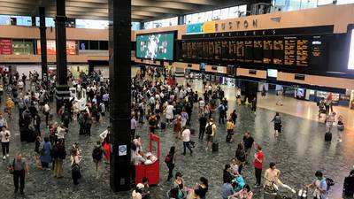 Air passengers face delays after record temperatures in UK