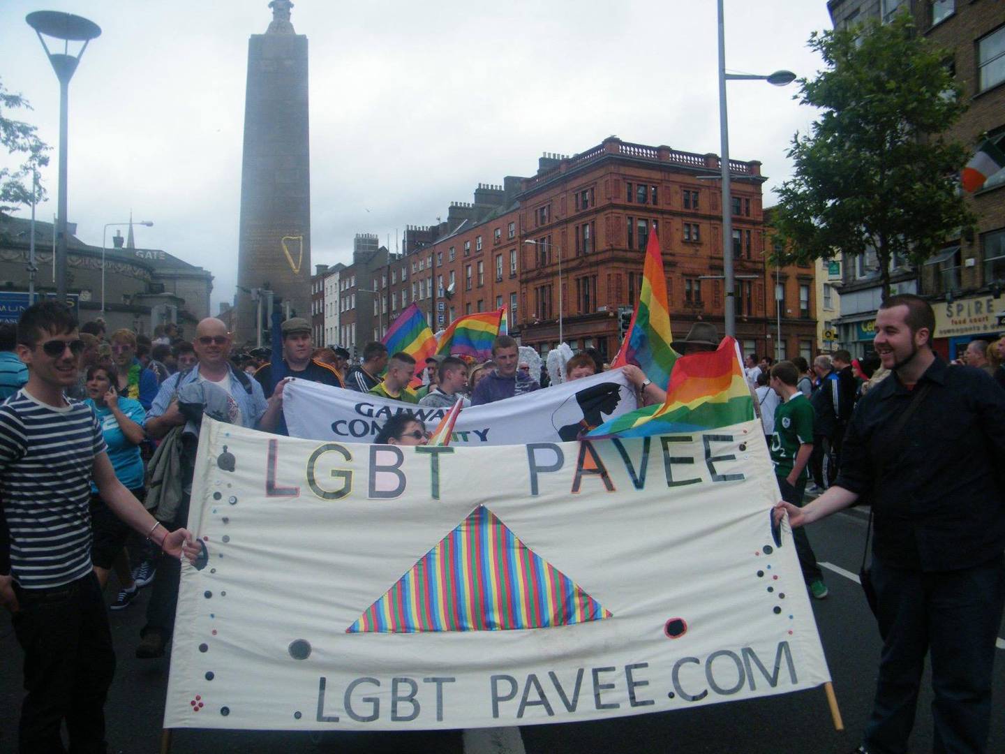 Oein de Bharduin at Pride in 2009 with banner made by LGBT+ Travellers