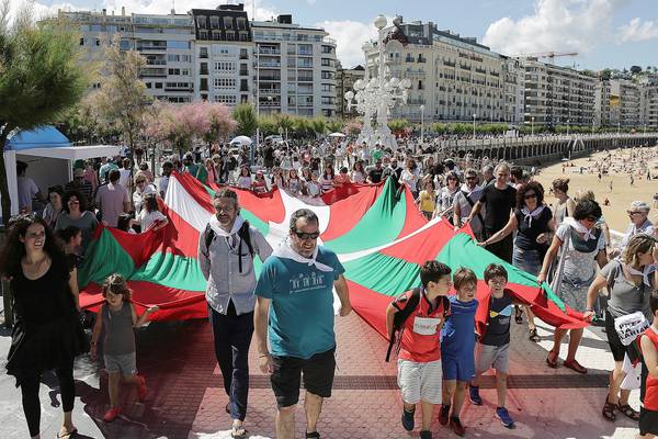 Basques form human chain in call for right to vote on independence