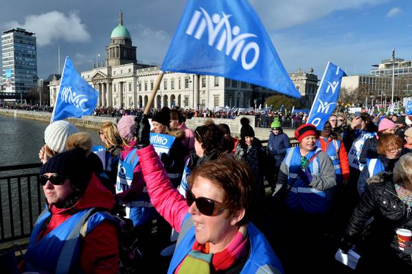 Nurses and midwives vote by 62% to accept new pay deal