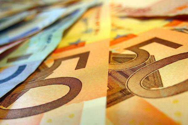 Minimum wage to rise by 30 cent to €10.10 an hour next year