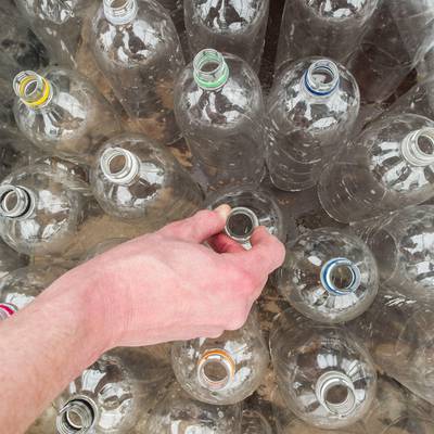 Consumers to receive up to 25 cent per bottle or can under new recycling scheme