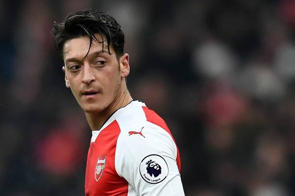 Mesut Özil says preference is to sign new contract with Arsenal