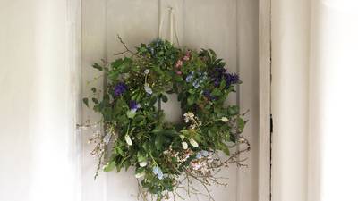 How to create your own floral wreath for Mother’s Day