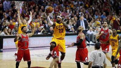 Lebron James leads Cavaliers past Bulls to tie up series
