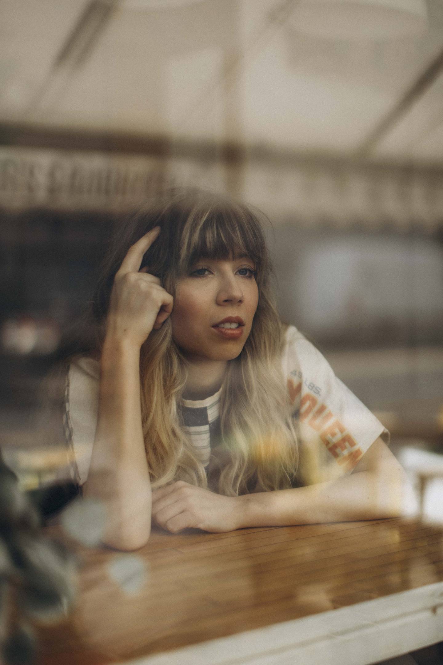 1440px x 2160px - It took a long time to realise I was glad my mom died': iCarly star Jennette  McCurdy on her explosive new memoir â€“ The Irish Times