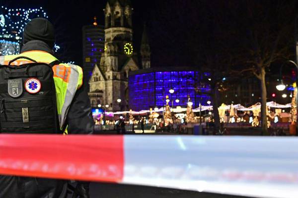 Berlin police evacuate Christmas market to investigate suspicious object