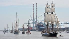 Tall ships with 100 Irish trainees sail up the Liffey
