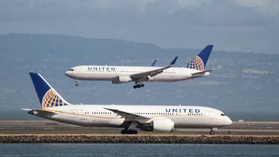 United Airlines to offer passengers up to $10,000 to surrender seats