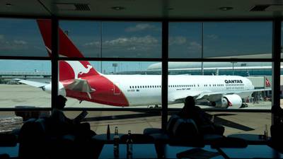 Slashing jobs and jets, Qantas makes plea for state aid