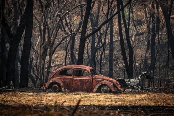 Australia wildfires: One firefighter dies, two injured as evacuations ordered