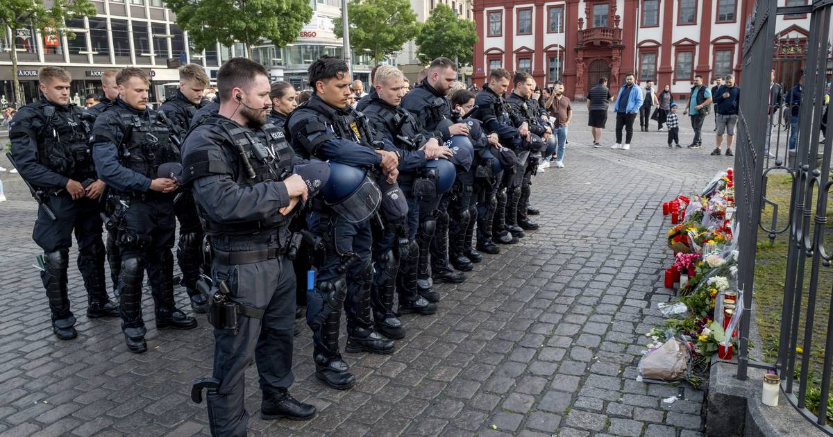 Un policier allemand attaqué au couteau lors d’une manifestation est décédé – Irish Times