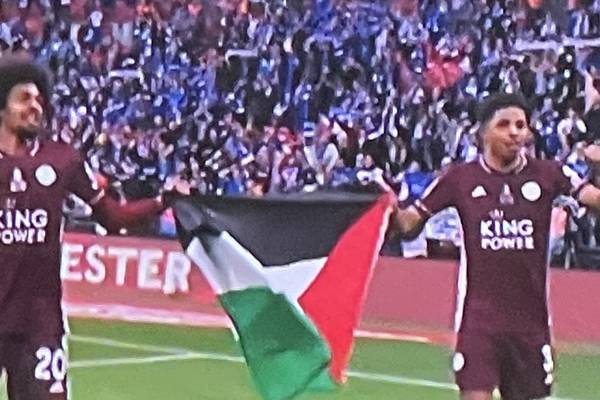 Leicester duo celebrate FA Cup win with Palestine flag