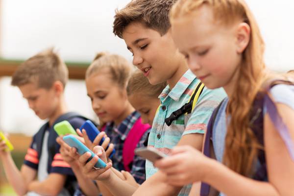 Kerry primary school bans smartphone use at home