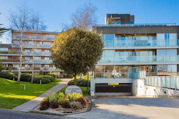 Penthouse luxury with sky garden in Booterstown for €575k