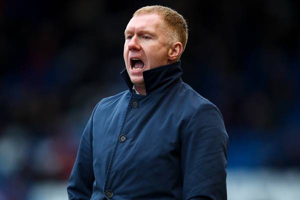 Scholes invited to Old Trafford after quitting at Oldham Athletic
