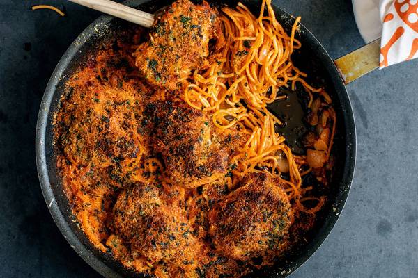 Yotam Ottolenghi: one-pan crispy spaghetti and chicken