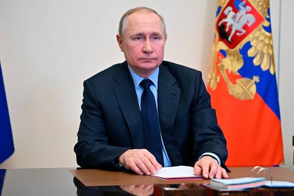 Putin keeps the West guessing as Ukraine crisis intensifies