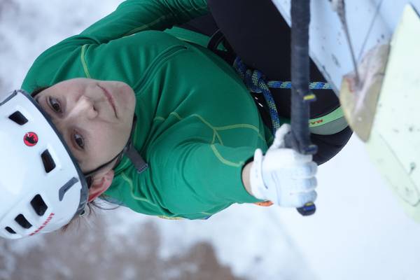 Watch Eimir McSwiggan tie herself into and out of knots at Ice Climbing World Cup