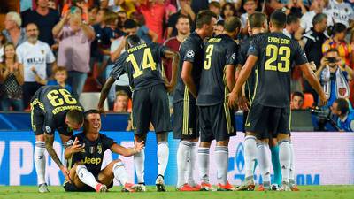 Juventus win in Valencia despite Ronaldo sending off