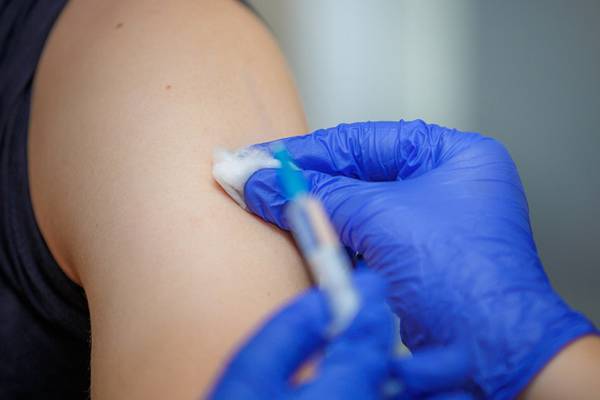 Pharmacists to be allowed give flu jab in homes and cars