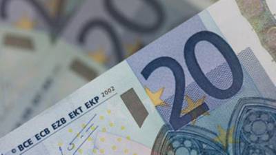 EU to study bonus rule as banks take evasive action