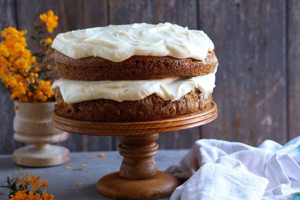 Carrot cake with lemon cream-cheese icing