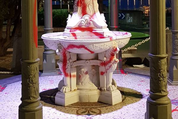 Victoria Fountain in Dún Laoghaire vandalised with paint