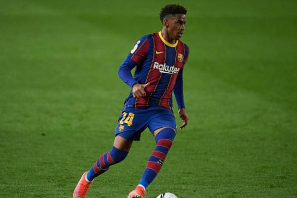 Leeds complete signing of Junior Firpo from Barcelona