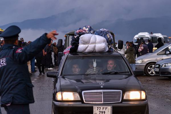 Nagorno-Karabakh: Thousands flee over ethnic cleansing fears as Russia, US trade blame