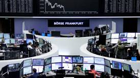 European shares fall in thin trading, energy shares weigh