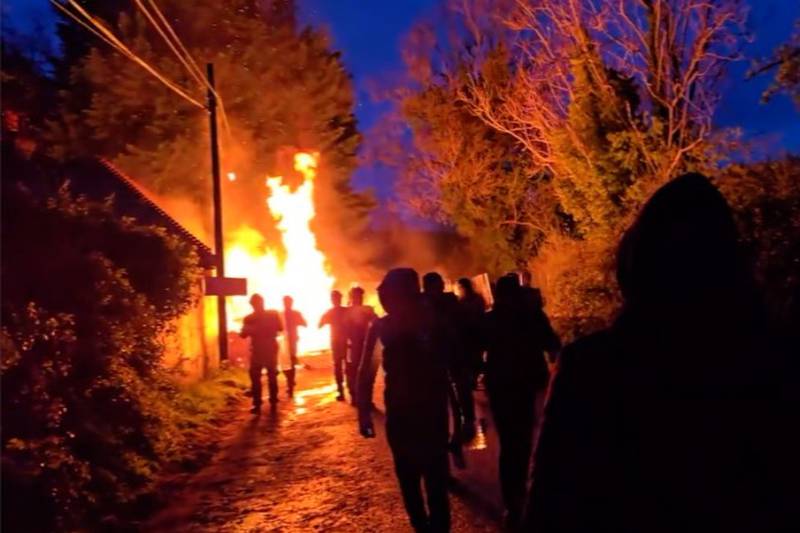Newtownmountkennedy protests: Taoiseach condemns ‘thuggery’ after violent clashes with gardaí at site earmarked for asylum seekers