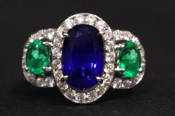Bling galore and stunning gifts in final jewellery auctions of the season