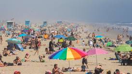 Coronavirus: Americans flock to beaches as some states seek to reopen