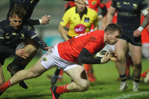 Munster back to winning ways after frantic finish out west