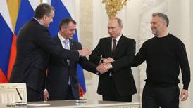 Putin signs treaty on making Crimea part of Russia
