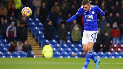 Jamie Vardy on target as Leicester win first league game of the year