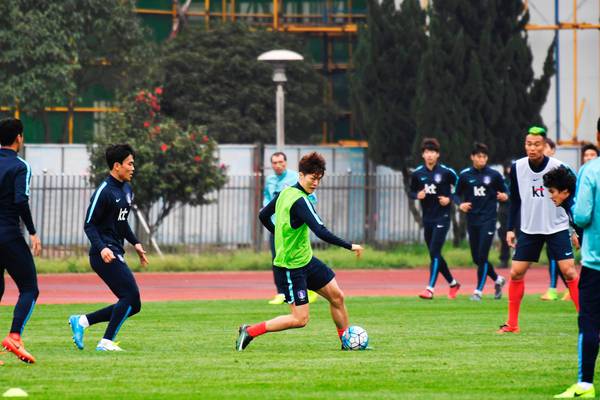 South Korea issues safety warning ahead of  football match in China