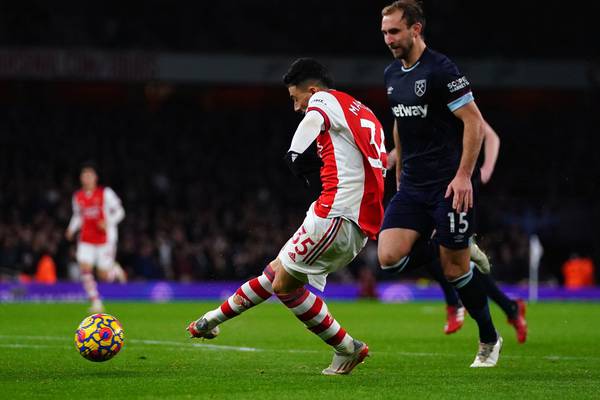 Arsenal sparkle to see off West Ham and move into fourth