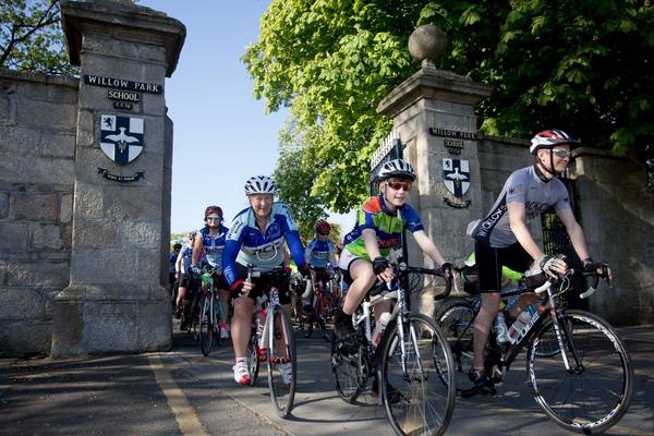 Sun shines as Willow Wheelers cycle 100 miles for charity