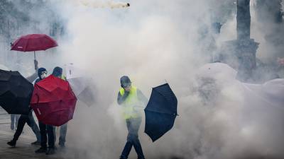French protests: Demonstrators pelt police with Molotov cocktails and fireworks in Paris