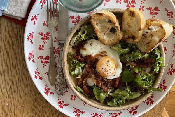 A salad that lets you have your eggs and bacon in summer
