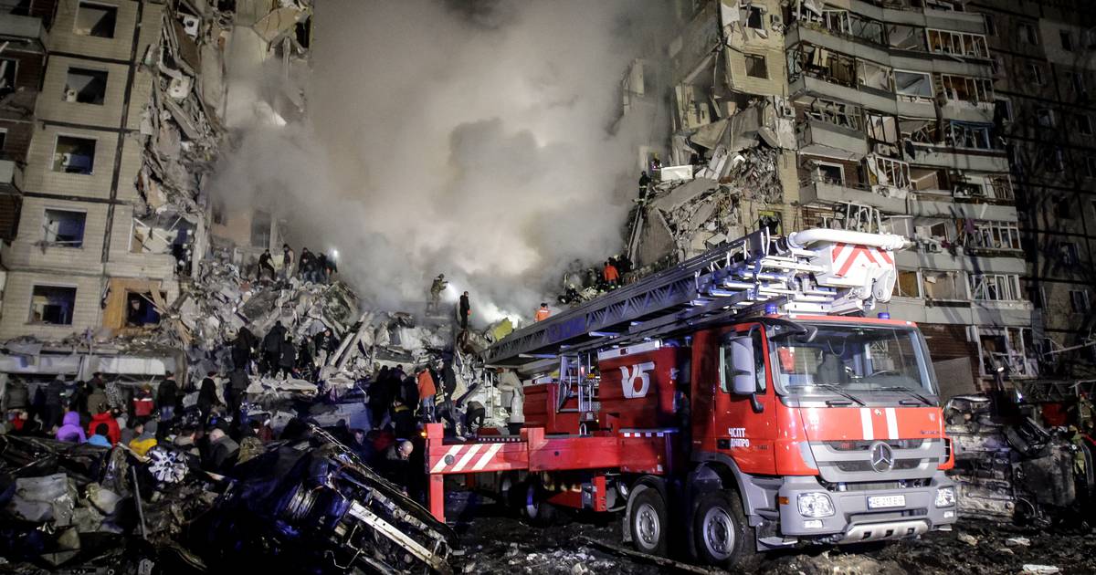 Cinq morts, au moins 60 blessés après une frappe de missile russe sur des appartements à Dnipro – The Irish Times