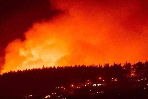 New Zealand wildfire sees 1,000 evacuated from Christchurch