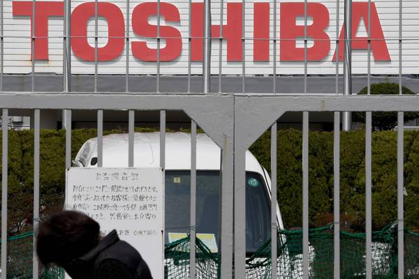 Activist fund Elliott targets Toshiba by building stake