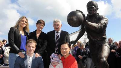Bronze statue unveiled in memory of Kerry great Páidí Ó Sé