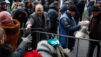 Protestors besiege government buildings in Kiev